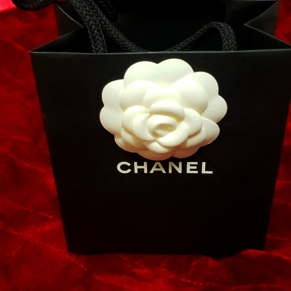1 Chanel Med Black Shopping Bag w/Camellia & chanel stuffing paper